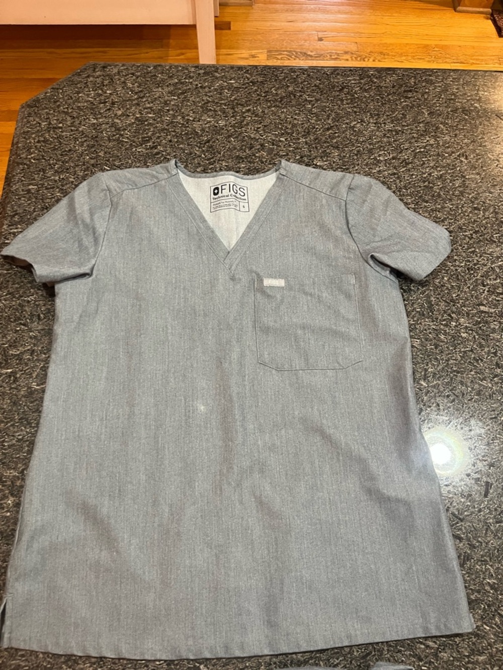 Figs Gray Women's Scrub Set - V-Neck Top & Jogger Pants - Picture 2 of 4